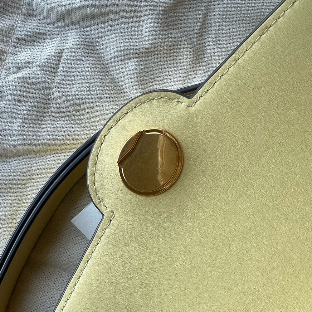 Tory burch robinson shoulder bag in pale butter - Picture 7 of 9